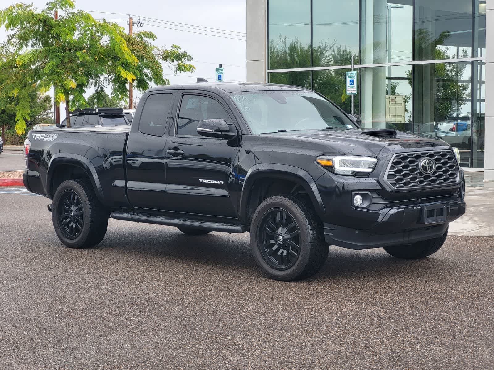Used 2020 Toyota Tacoma TRD Sport w/ TRD Premium Sport Package AWD/4WD image 3