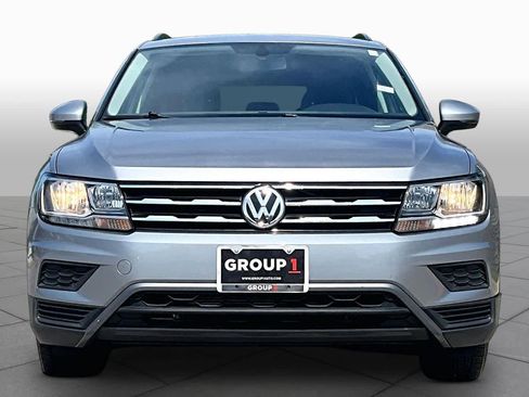 Used 2020 Volkswagen Tiguan SE w/ Panoramic Sunroof Package FWD image 4