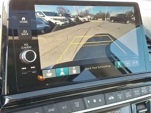 Used 2025 Honda Odyssey Elite image 16