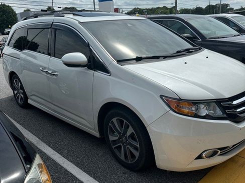 Used 2015 Honda Odyssey Touring image 3