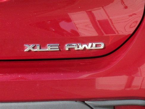 Used 2020 Toyota Highlander XLE image 37