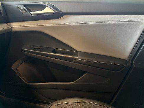 Certified 2024 Volkswagen Taos SE image 23