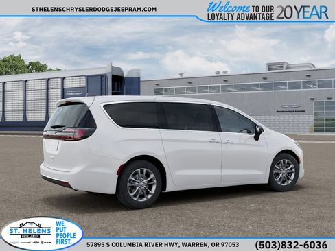 New 2027 Chrysler Pacifica Select FWD image 5