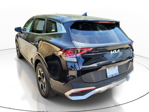 Used 2025 Kia Sportage LX image 4