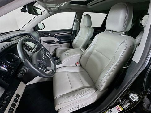 Used 2014 Toyota Highlander Limited image 29