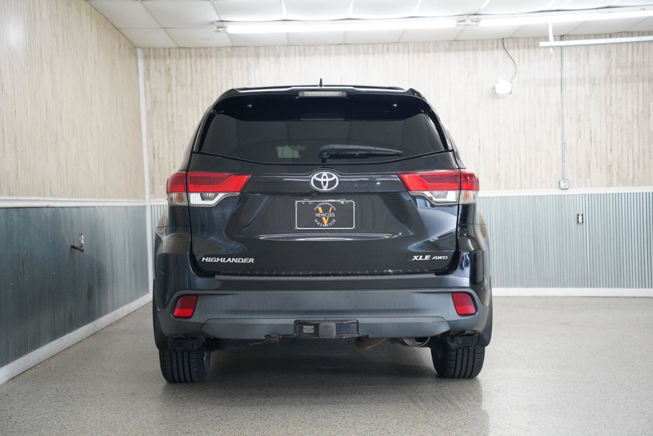 Used 2017 Toyota Highlander XLE AWD/4WD image 8