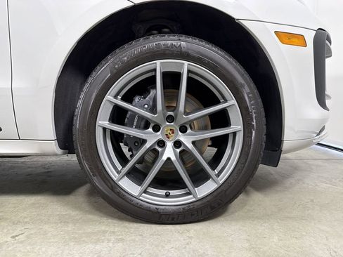 Certified 2024 Porsche Macan AWD/4WD image 15