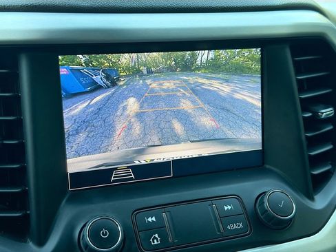 Used 2022 GMC Acadia SLE w/ Driver Convenience Package AWD/4WD image 16