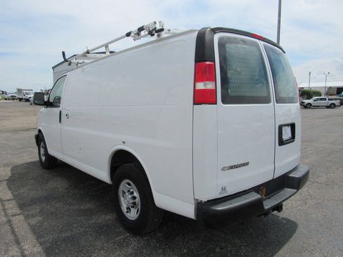 Used 2015 Chevrolet Express 2500 RWD image 4