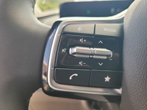 Used 2026 Kia Carnival EX FWD image 27