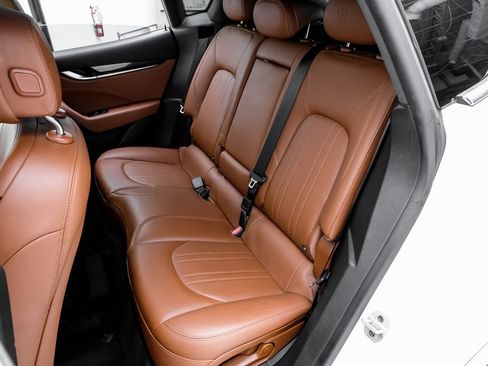 Used 2020 Maserati Levante image 37