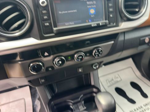 Used 2016 Toyota Tacoma SR5 w/ Exterior Package image 23