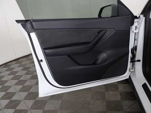 Used 2020 Tesla Model Y Long Range image 21