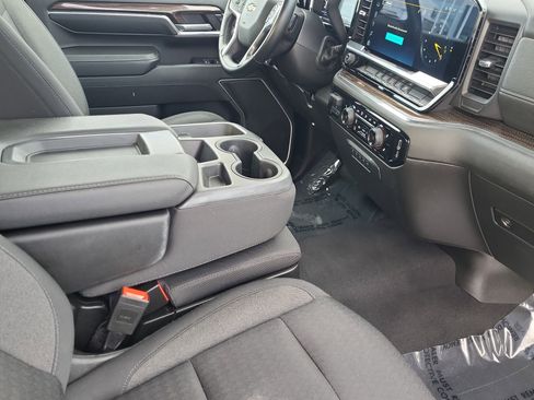 Used 2024 Chevrolet Silverado 2500 LT w/ Convenience Package image 18