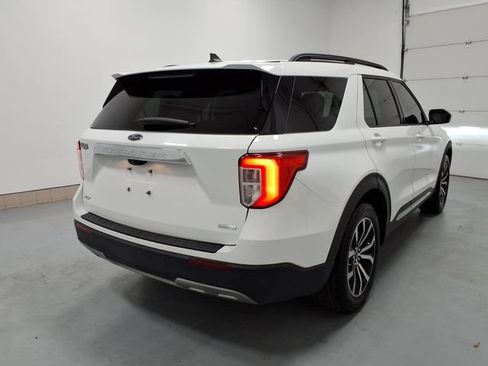 Used 2021 Ford Explorer XLT w/ Equipment Group 202A RWD image 3
