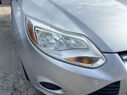 Used 2013 Ford Focus SE w/ SE Winter Pkg image 10