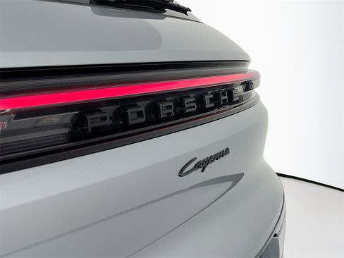Certified 2025 Porsche Cayenne image 26