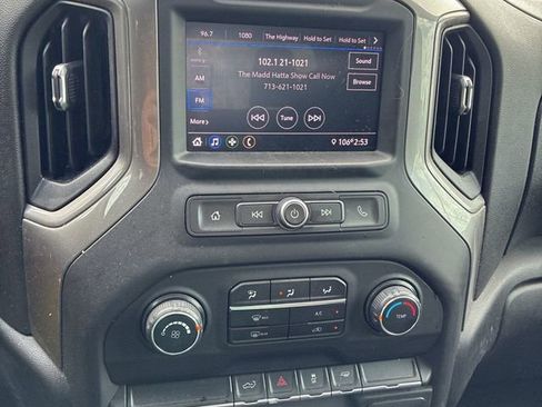 Used 2020 Chevrolet Silverado 1500 Custom w/ Custom Value Package RWD image 16