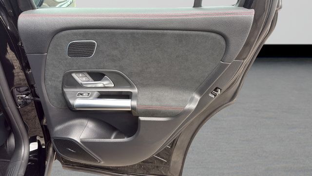 Used 2023 Mercedes-Benz GLA 35 AMG 4MATIC image 29