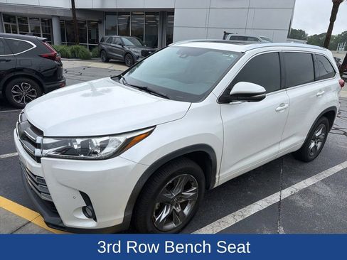 Used 2018 Toyota Highlander Limited Platinum FWD image 3