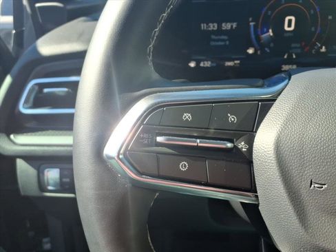 Used 2025 Chevrolet Traverse LT image 11