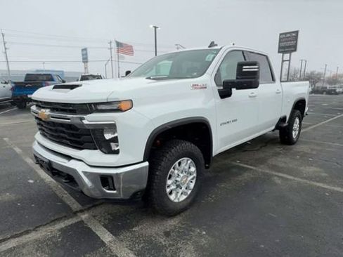 Used 2024 Chevrolet Silverado 2500 LT image 4