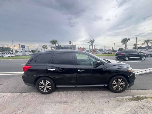 Used 2020 Nissan Pathfinder SL FWD image 2