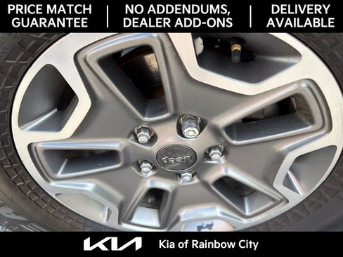 Used 2013 Jeep Wrangler Unlimited Rubicon w/ Connectivity Group image 11