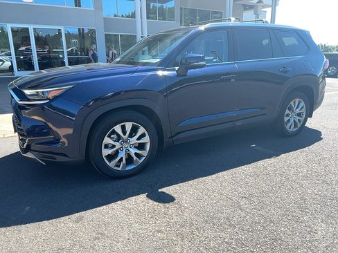 Used 2024 Toyota Grand Highlander AWD image 1