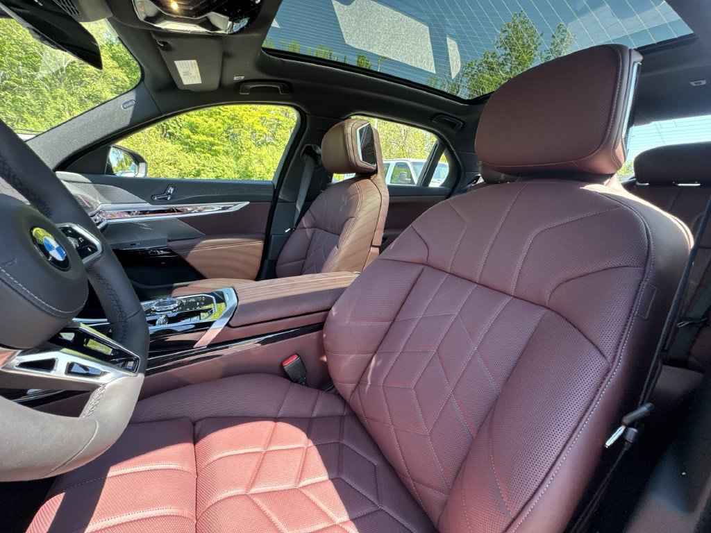 Used 2026 BMW 740i xDrive w/ Luxury Rear Seating Package AWD/4WD image 13