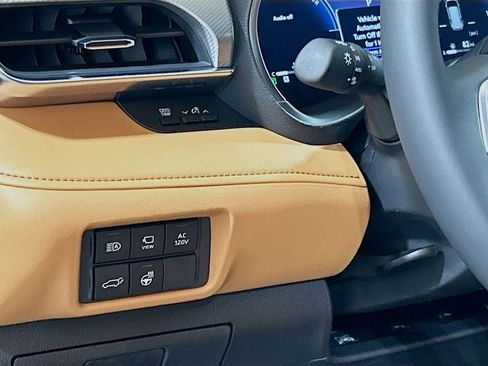 New 2026 Toyota Highlander Platinum AWD/4WD image 10