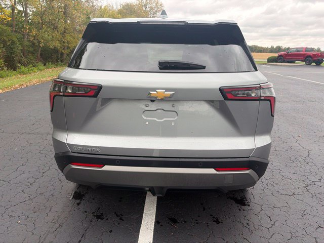 Used 2026 Chevrolet Equinox LT FWD image 12