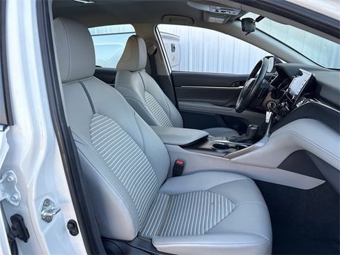 Used 2024 Toyota Camry SE image 27