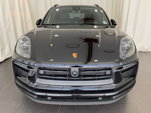 Certified 2023 Porsche Macan AWD/4WD image 6