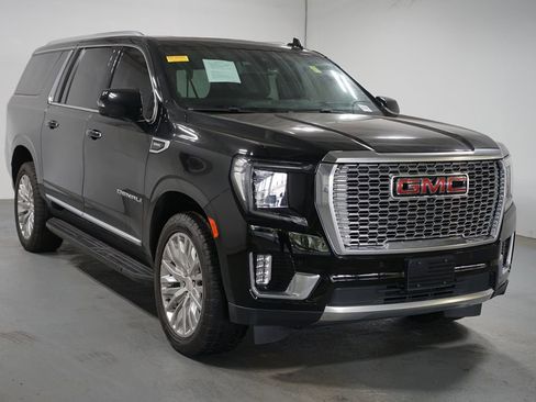 Used 2023 GMC Yukon XL Denali w/ Max Trailering Package AWD/4WD image 3