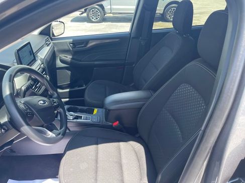 Used 2025 Ford Escape Active AWD/4WD image 9