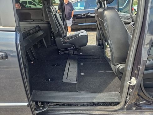 Used 2014 Dodge Grand Caravan SXT FWD image 9