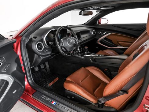Used 2016 Chevrolet Camaro SS RWD image 2