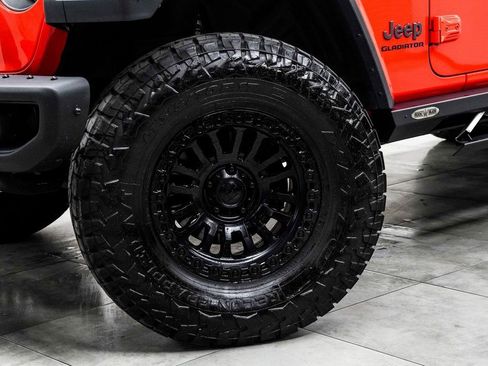 Used 2020 Jeep Gladiator Rubicon image 3