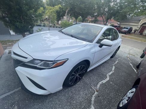 Used 2019 Toyota Camry SE FWD image 18