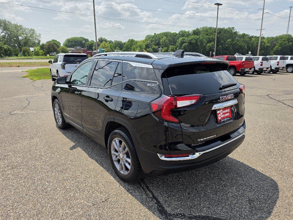 Used 2024 GMC Terrain SLT AWD/4WD image 3