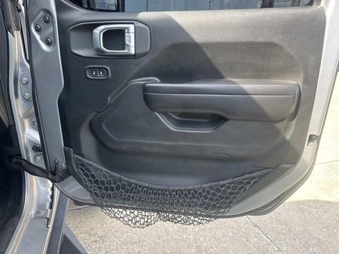 Used 2018 Jeep Wrangler Unlimited Sport S AWD/4WD image 13