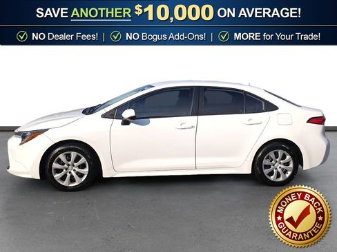 Used 2022 Toyota Corolla LE image 2