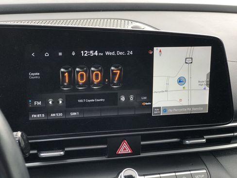 Used 2023 Hyundai Elantra SEL w/ Convenience Package image 18