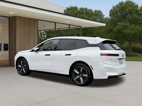 Used 2026 BMW iX xDrive45 image 11