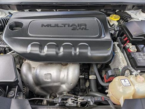 Used 2019 Jeep Cherokee Limited FWD image 21