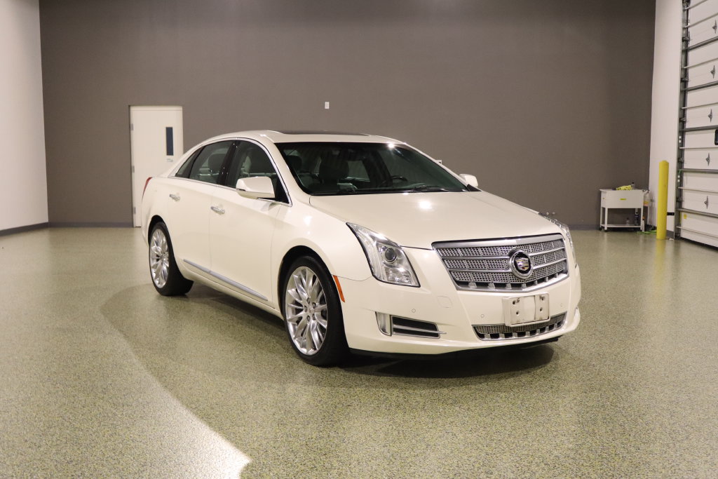 Used 2013 Cadillac XTS Platinum FWD image 1