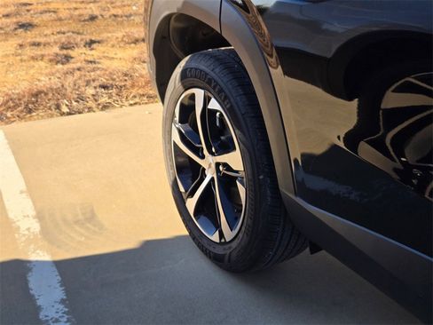 Used 2025 Chevrolet Trax RS w/ Driver Confidence Package image 8