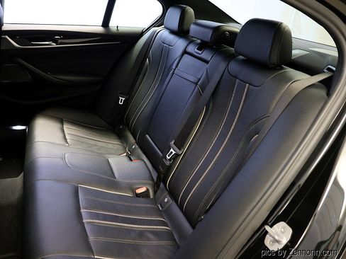 Used 2018 BMW 540i xDrive image 12