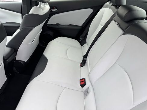 Used 2018 Toyota Prius Four image 8